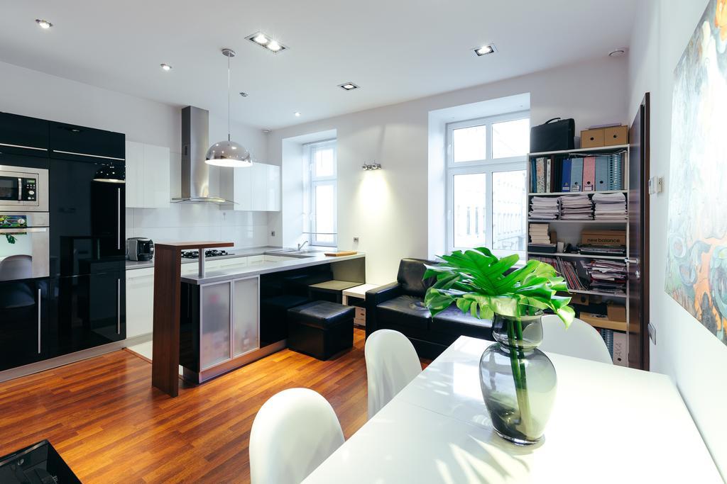 Apartment In The Strict City Centre Лодзь Экстерьер фото